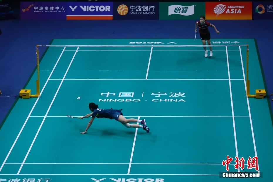 詹姆斯2025中国行：凌晨抵沪引球迷疯狂，门票炒到7980元