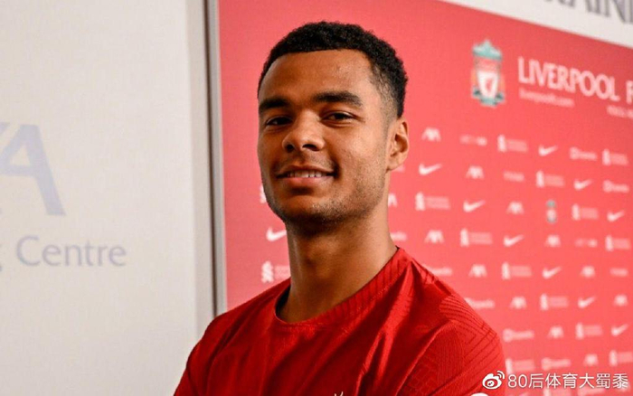 曼晚：预计曼联夏窗会有10人离队，他们想买边锋和替补门将.