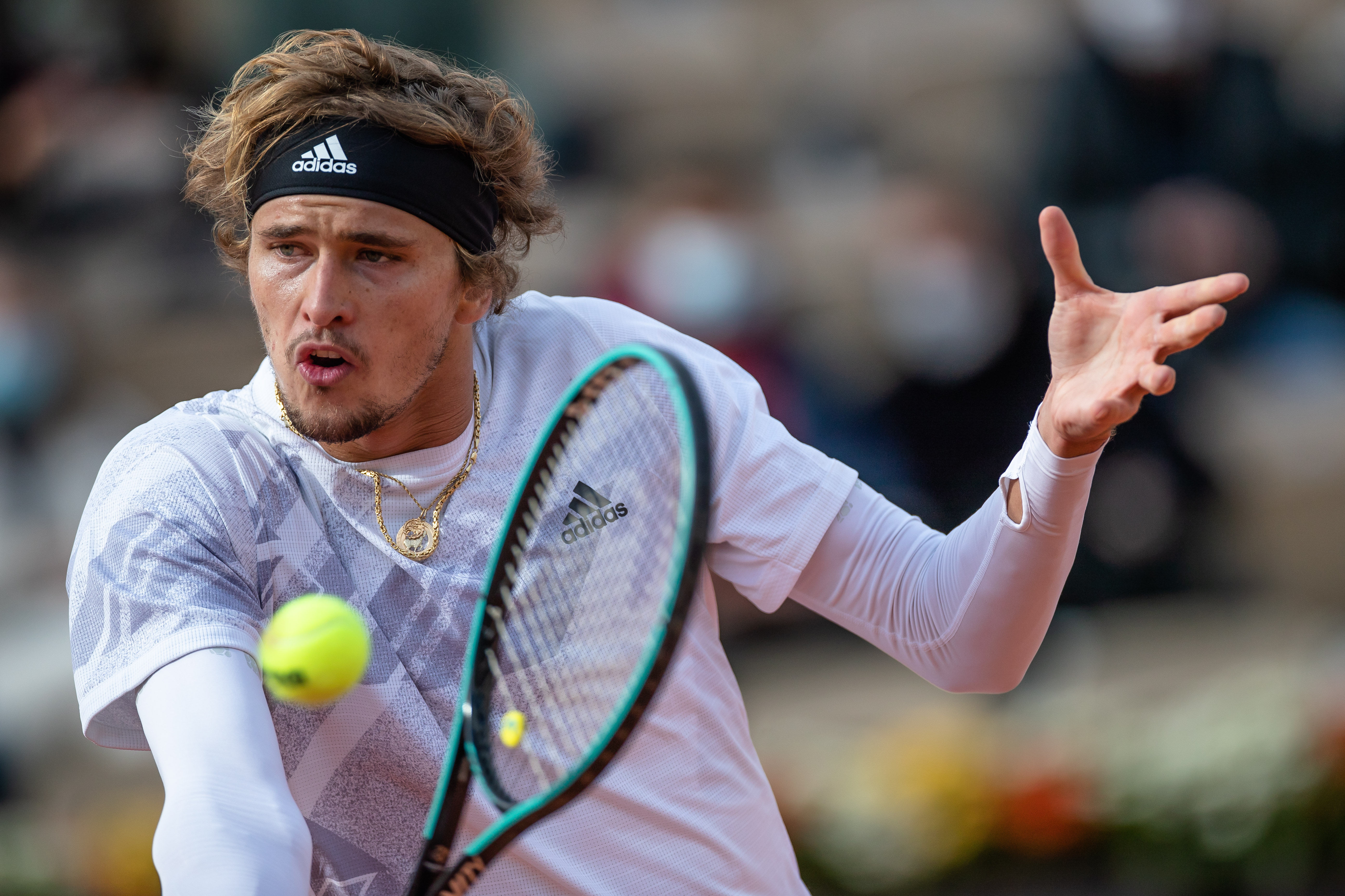 2016 年回顾：大卫·欧提兹在最后一次客场造访洋基球场时获赠签名基地板